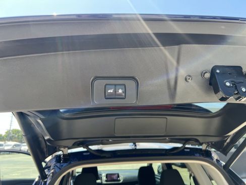 Used 2025 Nissan Rogue SV AWD/4WD image 24