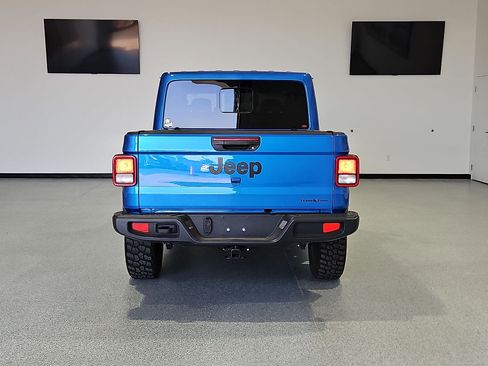 Used 2024 Jeep Gladiator Sport AWD/4WD image 7