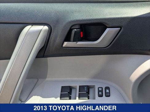 Used 2013 Toyota Highlander SE FWD image 11