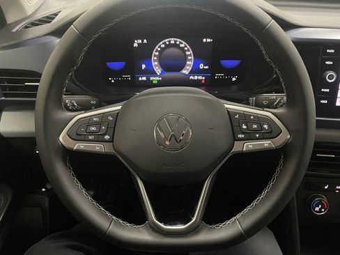 Certified 2022 Volkswagen Taos SE w/ Panoramic Sunroof Package image 14