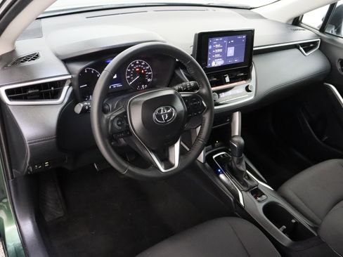 Used 2025 Toyota Corolla Cross LE image 13