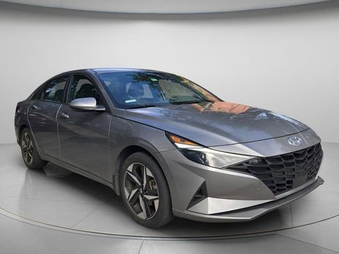 Used 2023 Hyundai Elantra SEL w/ Convenience Package image 4