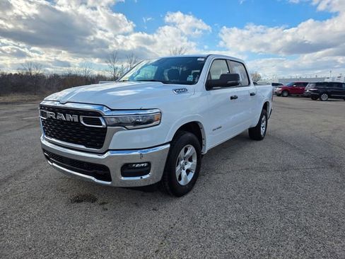 Used 2025 RAM 1500 Big Horn AWD/4WD image 3