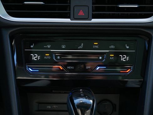 New 2025 Volkswagen Taos SE image 7