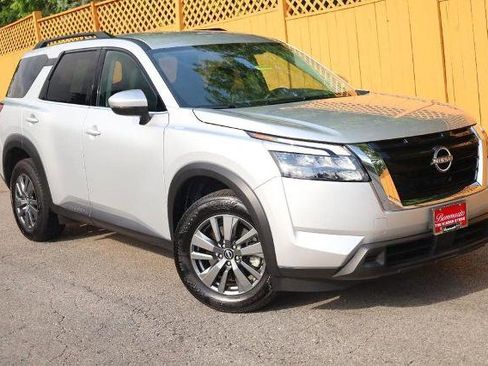 Certified 2025 Nissan Pathfinder SV AWD/4WD image 2