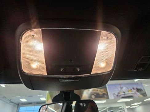 Used 2020 Jeep Grand Cherokee Laredo AWD/4WD image 28