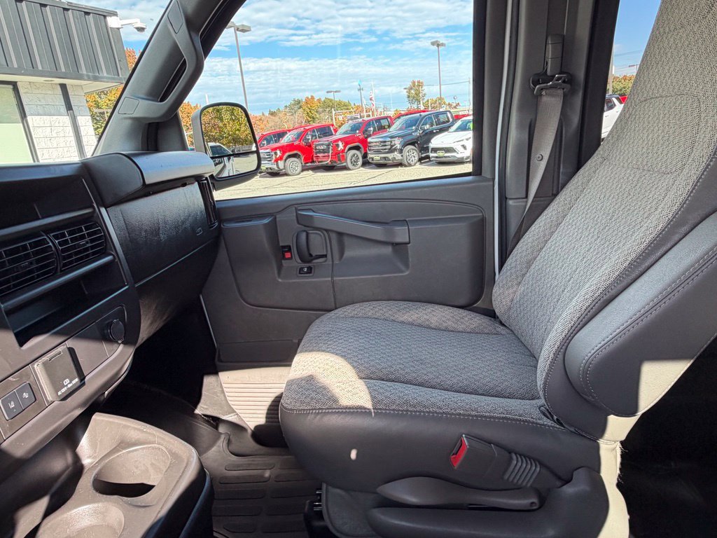 Used 2025 GMC Savana 3500 LT w/ LT Preferred Equipment Group RWD image 24