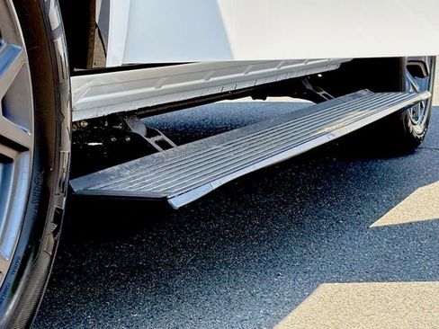 New 2026 Jeep Grand Wagoneer Limited AWD/4WD image 17