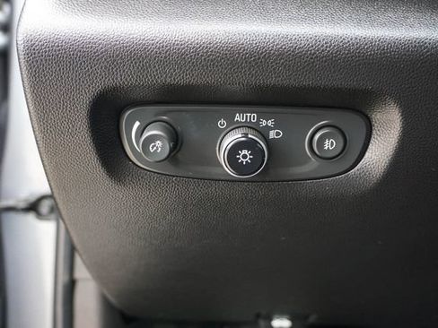Used 2020 Chevrolet Traverse LT w/ Driver Confidence II Package AWD/4WD image 17