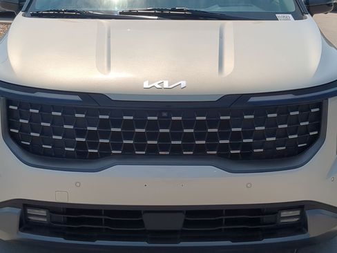 Certified 2025 Kia Carnival SX Prestige FWD image 9