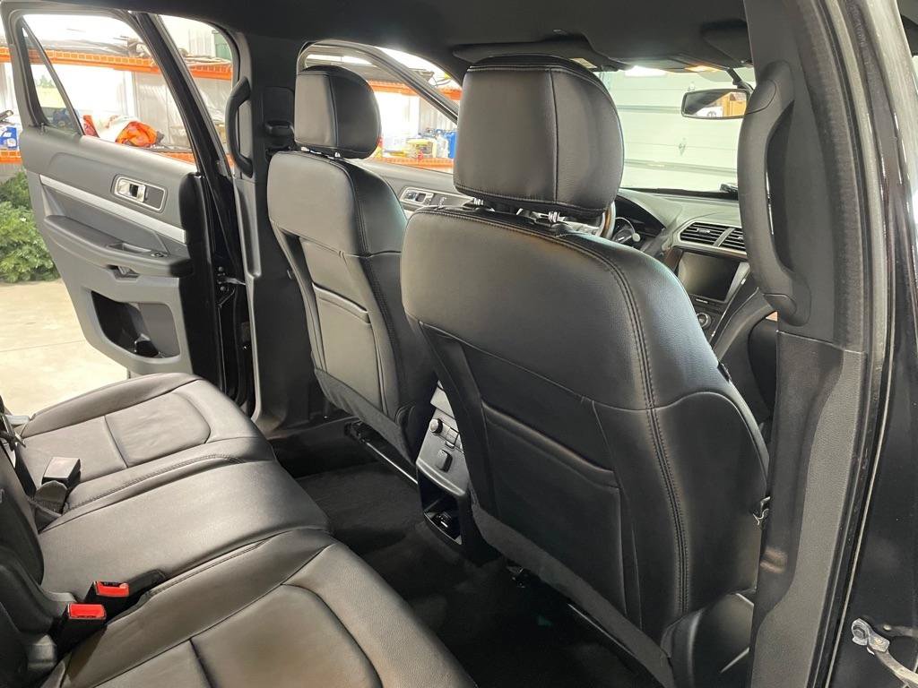 Used 2017 Ford Explorer XLT w/ Equipment Group 202A AWD/4WD image 22