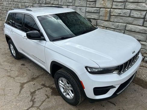 Used 2023 Jeep Grand Cherokee Laredo image 7