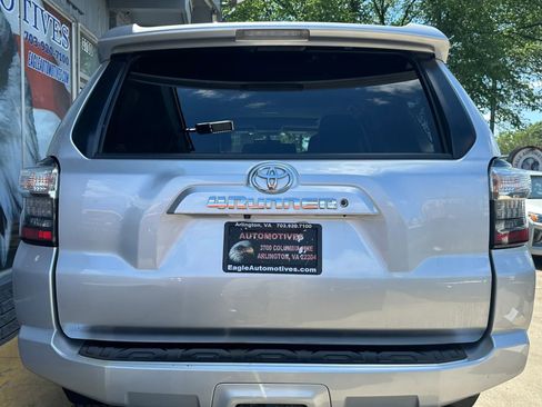 Used 2016 Toyota 4Runner SR5 Premium AWD/4WD image 4