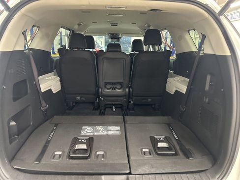Used 2023 Kia Carnival EX FWD image 19