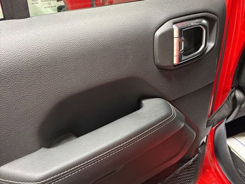 Used 2023 Jeep Gladiator Overland image 20