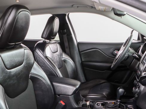 Used 2021 Jeep Cherokee Latitude Plus image 25