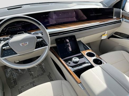 New 2025 Cadillac Escalade Sport Platinum w/ LPO, ONYX Package image 25