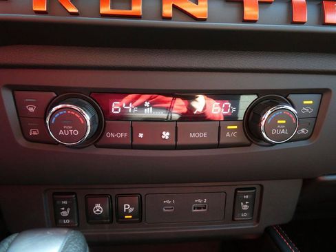 Used 2025 Nissan Frontier PRO-4X w/ Pro Premium Package AWD/4WD image 33
