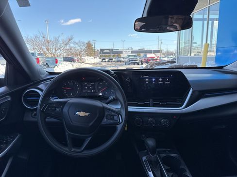 Used 2024 Chevrolet Trax LS w/ LS Convenience Package image 2