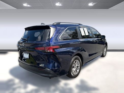 Used 2021 Toyota Sienna XLE FWD image 9