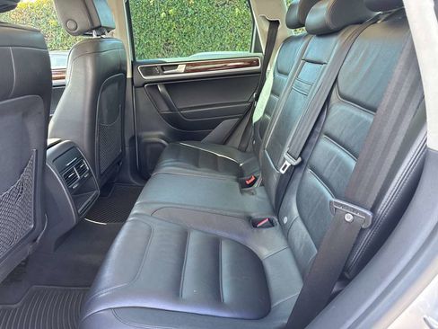 Used 2014 Volkswagen Touareg TDI image 10