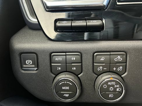 Used 2026 Chevrolet Silverado 1500 High Country AWD/4WD image 22