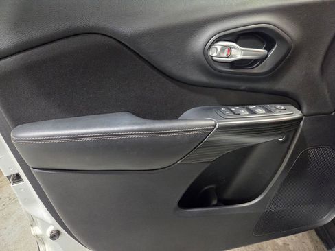 Used 2016 Jeep Cherokee Latitude w/ Comfort/Convenience Group image 15