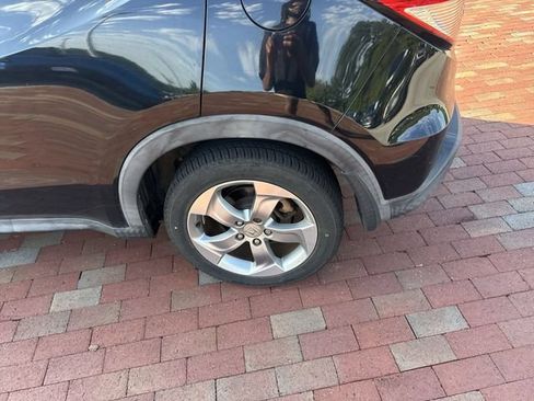 Used 2017 Honda HR-V LX image 6