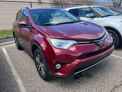 Used 2018 Toyota RAV4 XLE FWD image 3