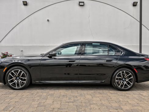 Used 2024 BMW 740i xDrive w/ Premium Package AWD/4WD image 10
