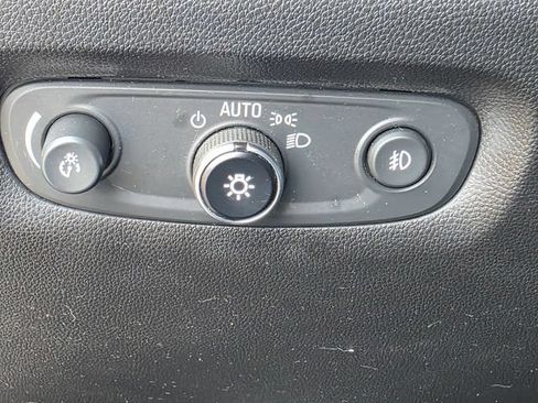 Used 2018 Chevrolet Traverse LT w/ LPO, Floor Liner Package AWD/4WD image 14
