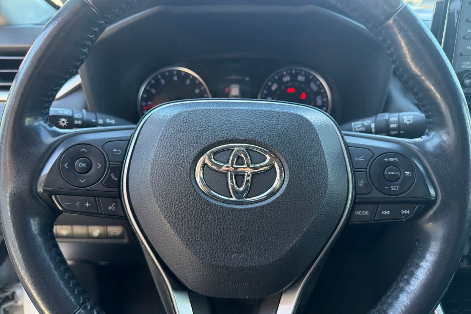 Used 2019 Toyota RAV4 XLE Premium w/ Cold Weather Package AWD/4WD image 25