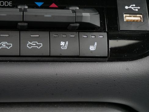 Used 2024 Toyota Tundra Platinum image 32