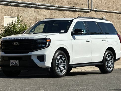Used 2025 Ford Expedition Active AWD/4WD image 7