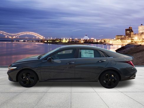 New 2026 Hyundai Elantra SEL Sport FWD image 2