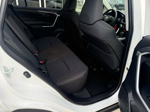 Used 2019 Toyota RAV4 LE image 17