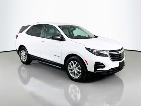 Used 2022 Chevrolet Equinox LS w/ LS Convenience Package image 3