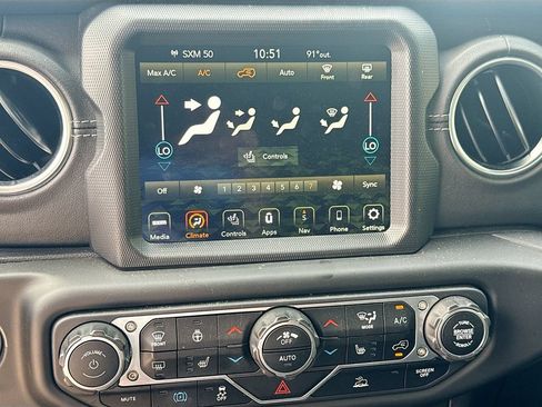 Used 2023 Jeep Wrangler Unlimited Sahara w/ Cold Weather Group AWD/4WD image 17