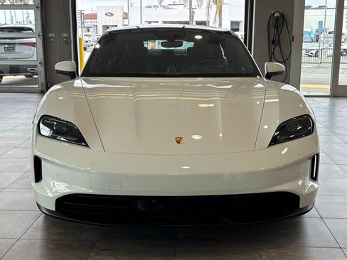 Used 2025 Porsche Taycan image 10