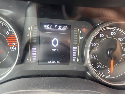 Used 2021 Jeep Cherokee Latitude FWD image 11
