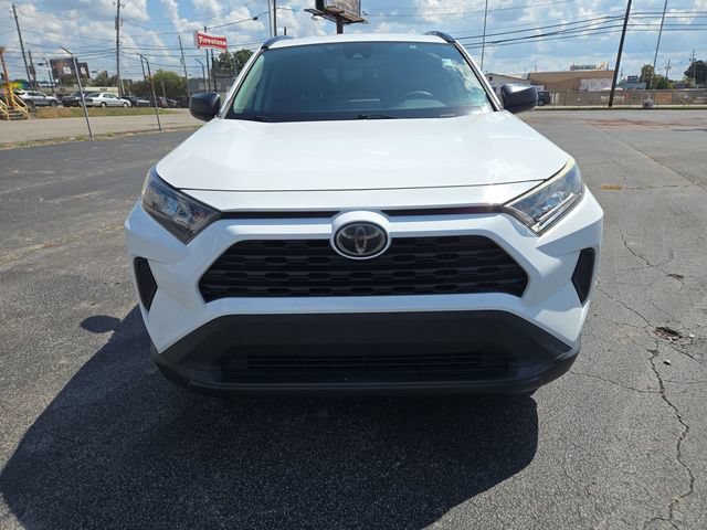 Used 2019 Toyota RAV4 LE FWD image 3
