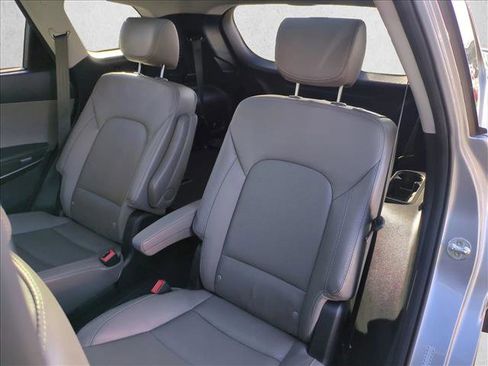 Used 2017 Hyundai Santa Fe Limited image 19