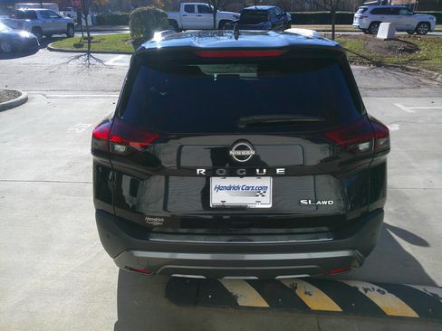 Used 2023 Nissan Rogue SL w/ SL Premium Package image 11