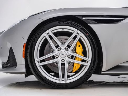 Used 2025 Aston Martin DB12 Coupe RWD image 15