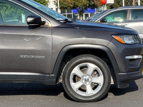 Used 2018 Jeep Compass Latitude AWD/4WD image 35
