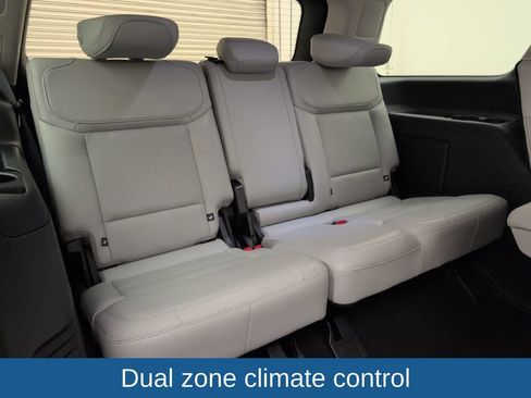 Used 2025 Ford Expedition Platinum w/ Driver's Package AWD/4WD image 17