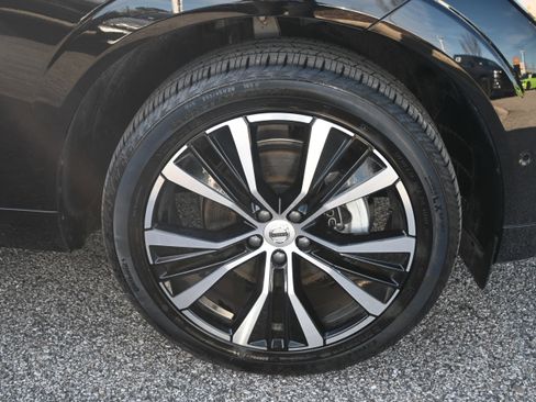 Used 2025 Volvo XC60 B5 Plus image 21