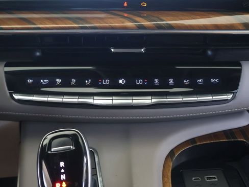 Used 2022 Cadillac Escalade ESV Premium Luxury Platinum w/ LPO, Radiant Package AWD/4WD image 26