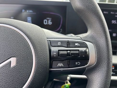 Used 2024 Kia Sportage LX image 15