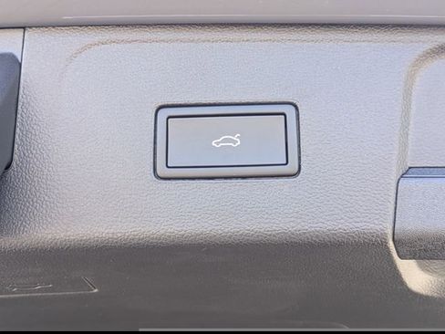 New 2026 Volkswagen Atlas SE image 14